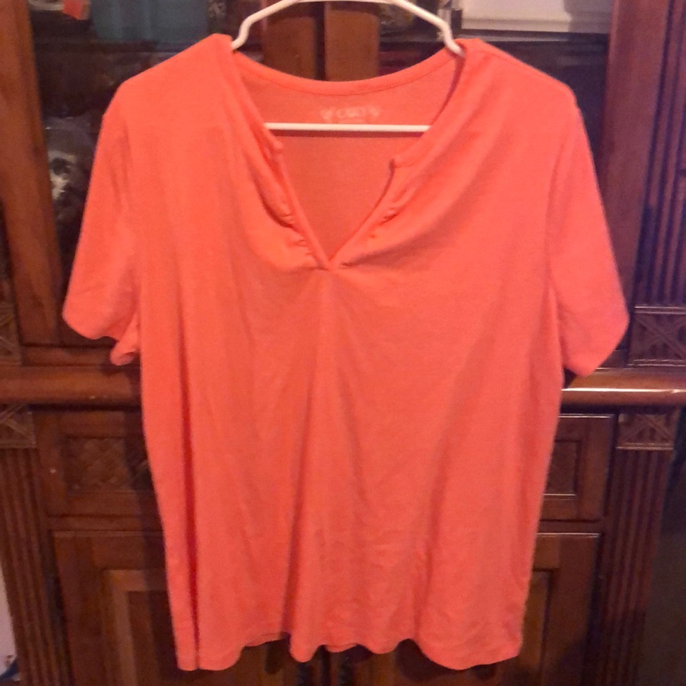 Short sleeve v neck shirt